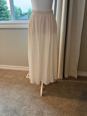 Women’s Cream Pleated Maxi Skirt with Elastic Waist